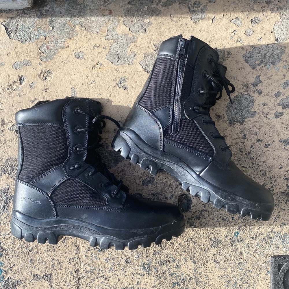 Diehard men’s 8” work boot oil and slip resistant leather and fabric size 12D